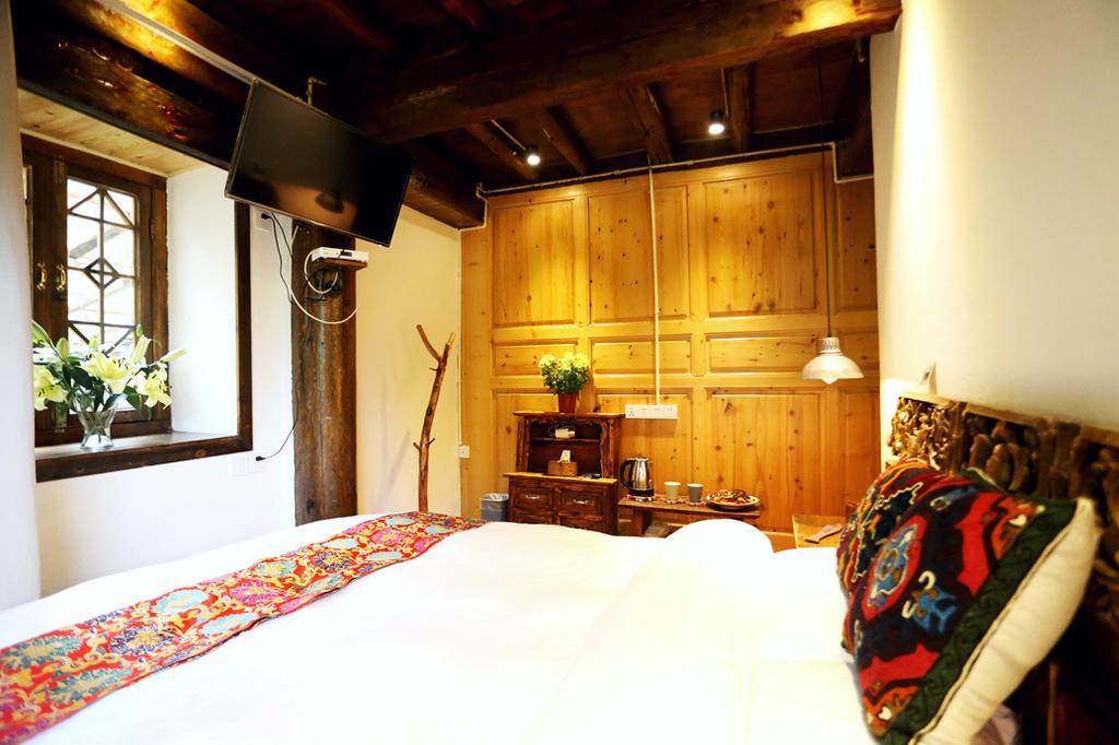 Shangri-La Mid - Mountain Homestay Exteriér fotografie