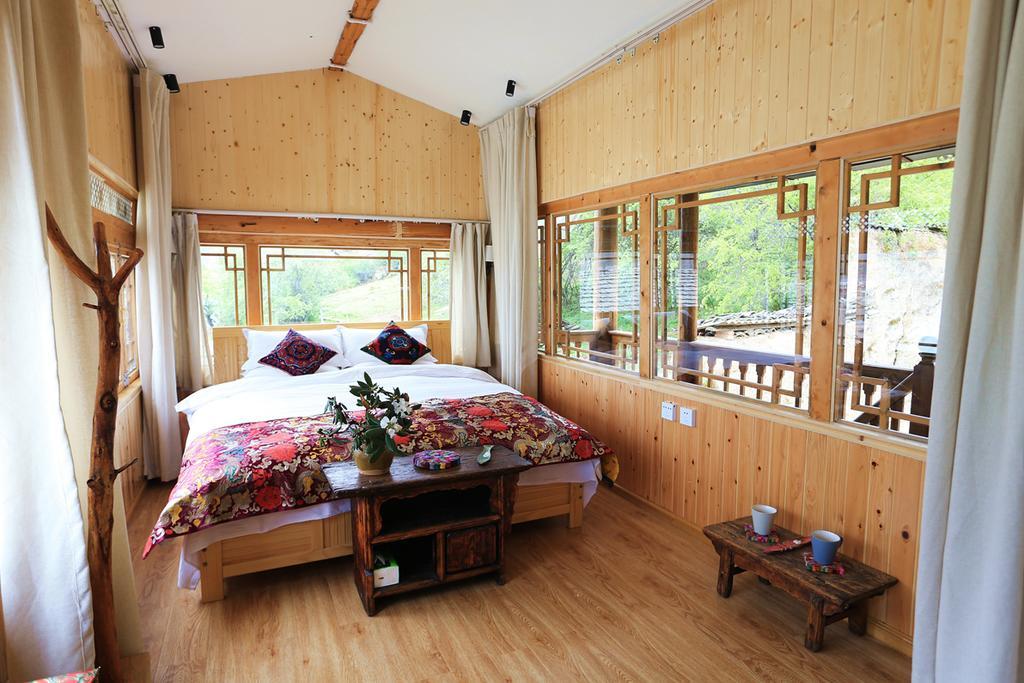 Shangri-La Mid - Mountain Homestay Exteriér fotografie
