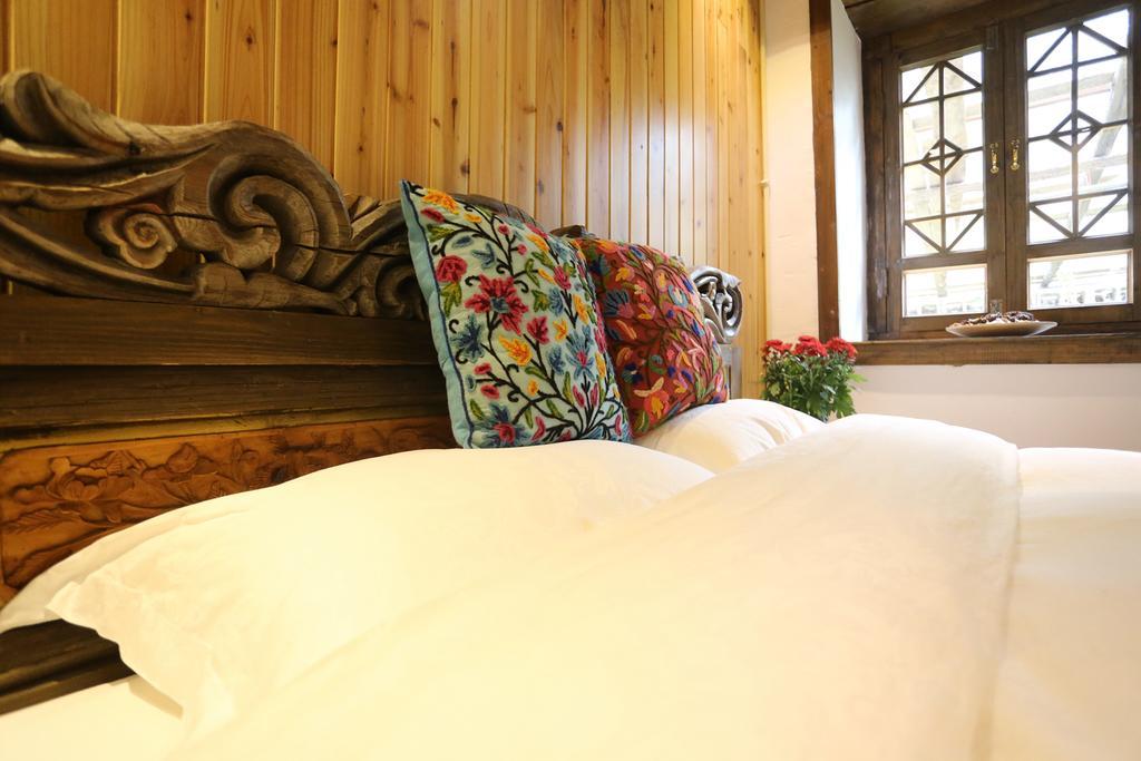 Shangri-La Mid - Mountain Homestay Exteriér fotografie