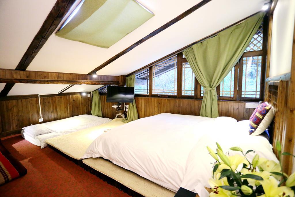 Shangri-La Mid - Mountain Homestay Exteriér fotografie
